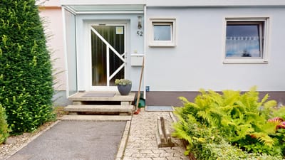 Eingang der Naturheilpraxis Christine Sack, Dr.-Lehmer-Str. 52 in Erding